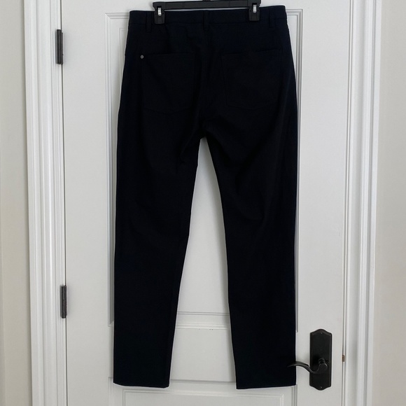 NWOT Vuori Black Meta Pant Classic Fit Size 34x32 - Picture 7 of 12